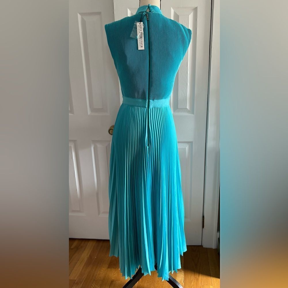 Alice + Olivia Joleen Pleated V-Neck Midi Dress - Picture 6 of 16